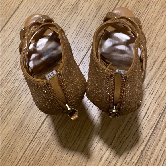 Badgley Mischka Glitery Rose Gold Strappy Sandals - Picture 4 of 6